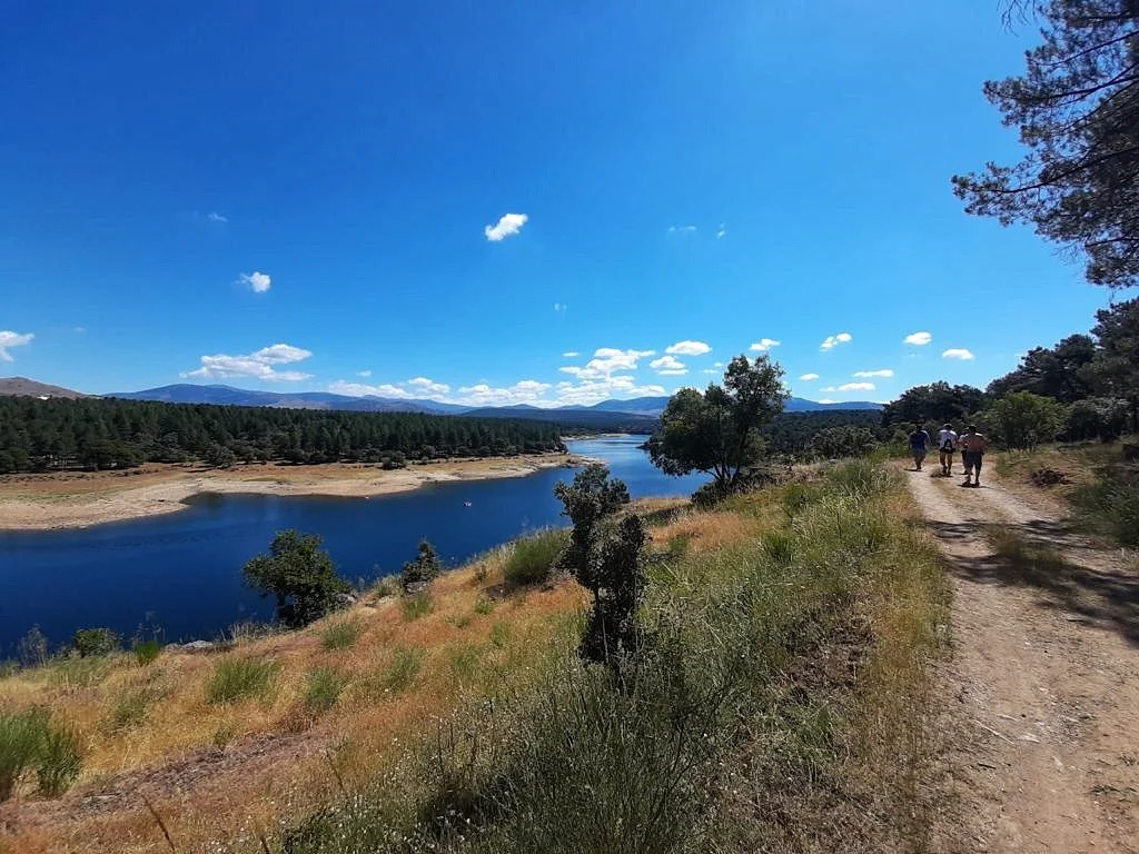 Que ver en Buitrago de Lozoya. Centro Histórico de Buitrago de Lozoya. Castillo de Buitrago de Lozoya. Plaza y museo Picasso. Iglesia de Santa María del Castillo. Ruta de Senderismo.