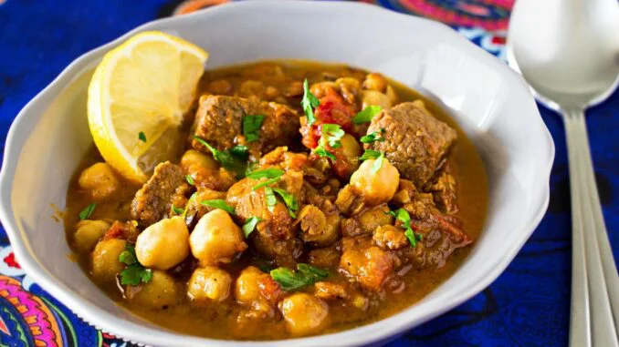 Descubre en ésta entrada los Platos típicos de MARRUECOS, ponte cómodo y disfruta de la gastronomía marroquí y árabe. Cuscus, el tajin, pastilla, harira, kefta, el zaalouk, el meshwi, dulces marroquis