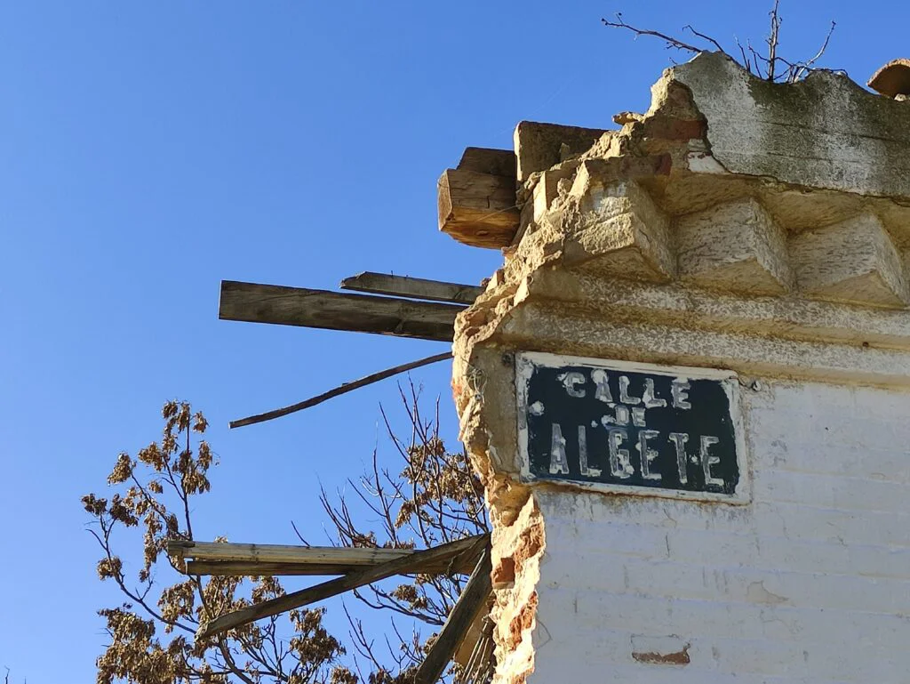 Placa en mejor estado de la Calle Algete