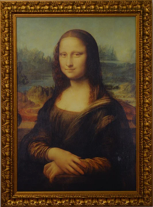 Curiosidades Mona Lisa: Misterios y Datos Fascinantes Mona Lisa protegida tras cristal blindado en el Louvre