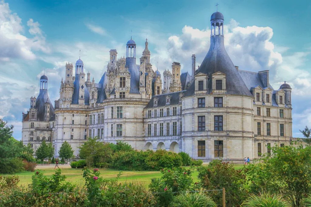 Qué ver en el Castillo de Chambord: Guía definitiva y práctica Fachada del Castillo de Chambord al amanecer
