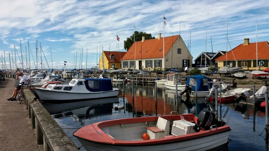 Puerto y casas de colores en Dragør, Dinamarca