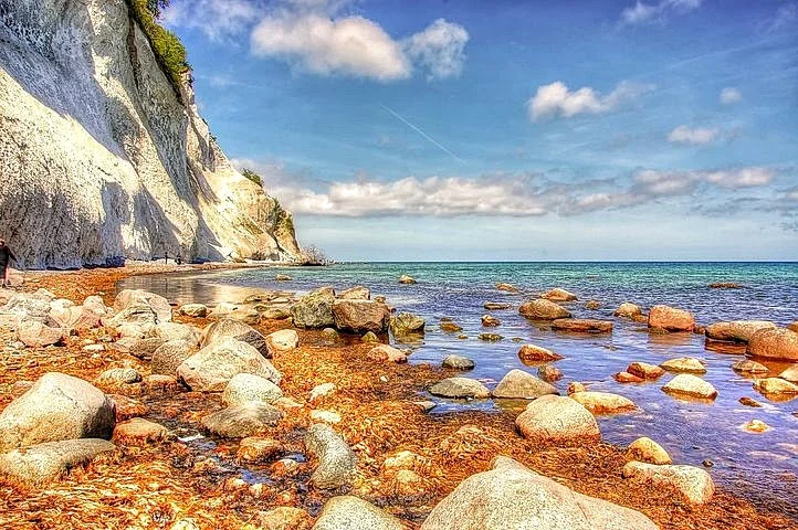 Acantilados de 130 metros en Møns Klint, Dinamarca