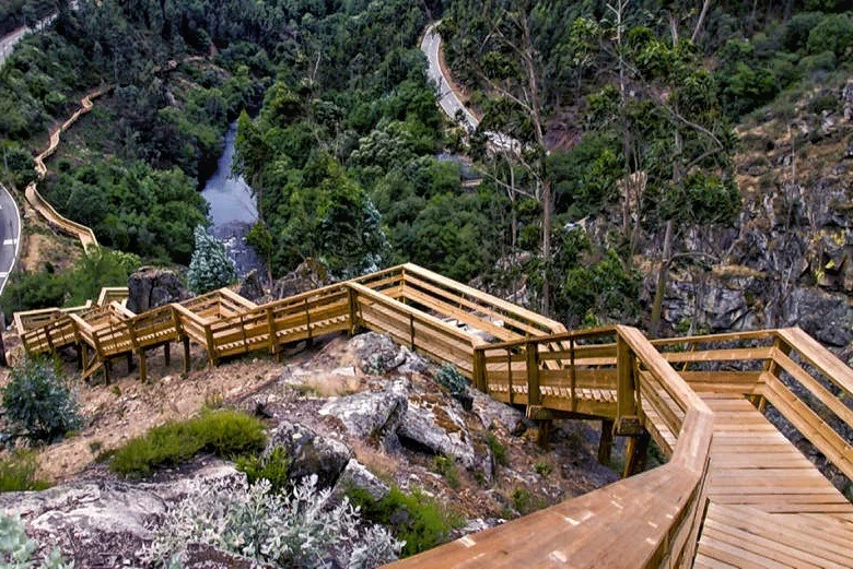 🇵🇹 Que pueblos ver alrededor de Oporto. Excursión desde Oporto. Vistas Pasadizos Paiva 01