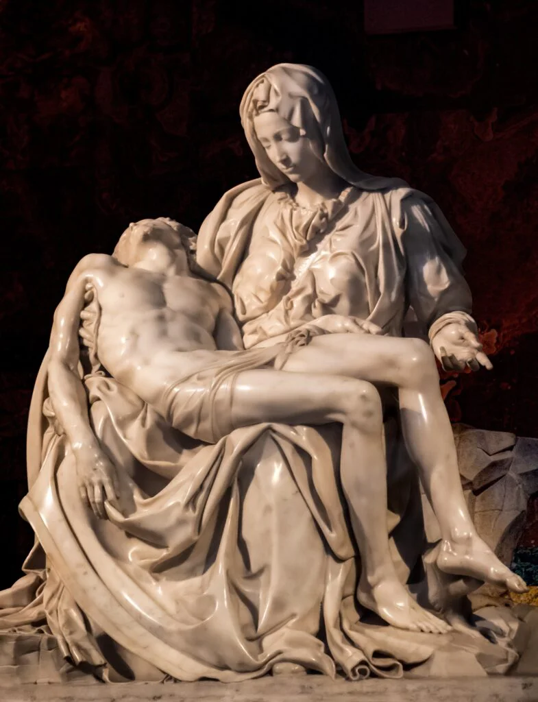 La Piedad de Miguel Ángel: Significado Religioso y Curiosidades Detalle del rostro de la Virgen María en la Piedad del Vaticano