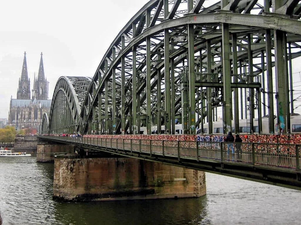 Puente Hohenzollern Colonia candados amor Rin