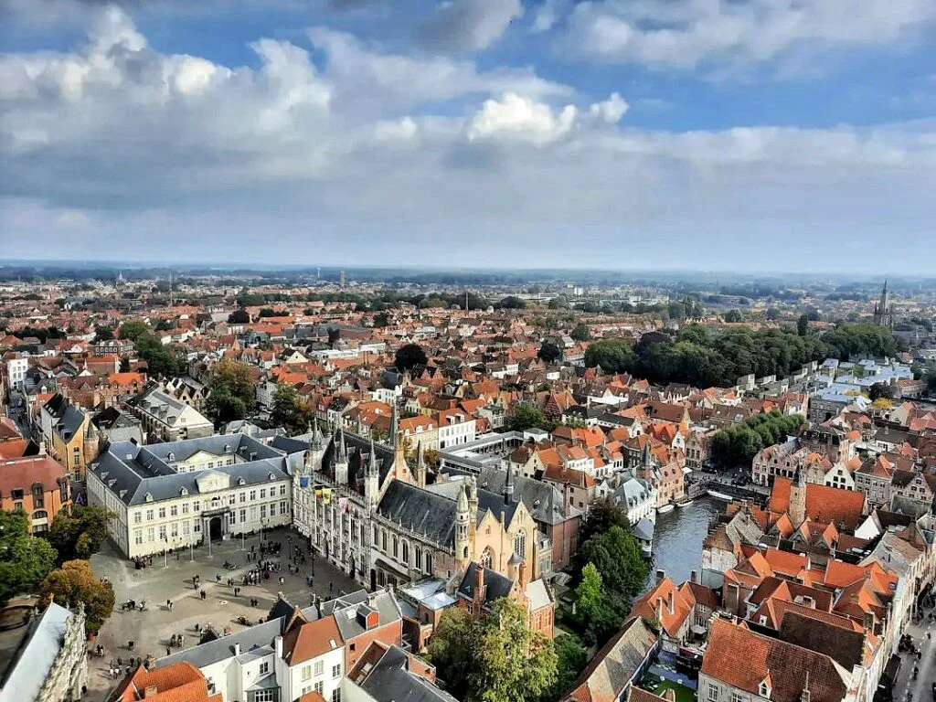 Qué Ver en Brujas: 15 Lugares Imprescindibles + Guía Torre campanario Belfort de Brujas de 83 metros de altura con carillón medieval