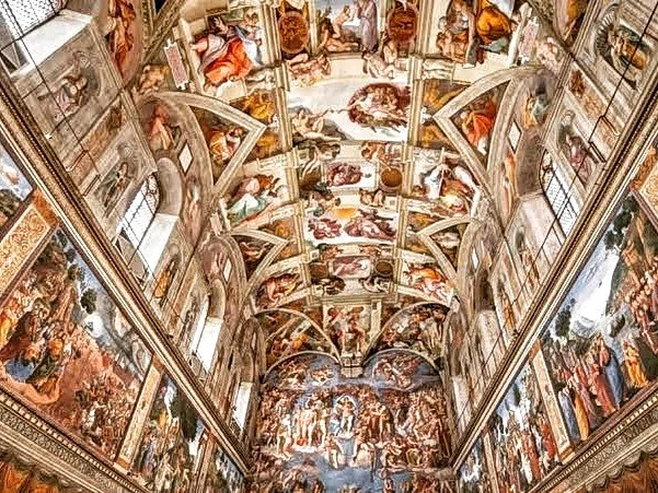 Entrada principal de los Museos Vaticanos para acceder a la Capilla Sixtina