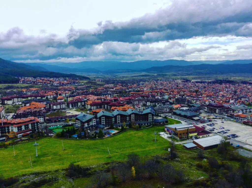 Qué ver en Bulgaria - Estación de esquí de Bansko en las montañas Pirin