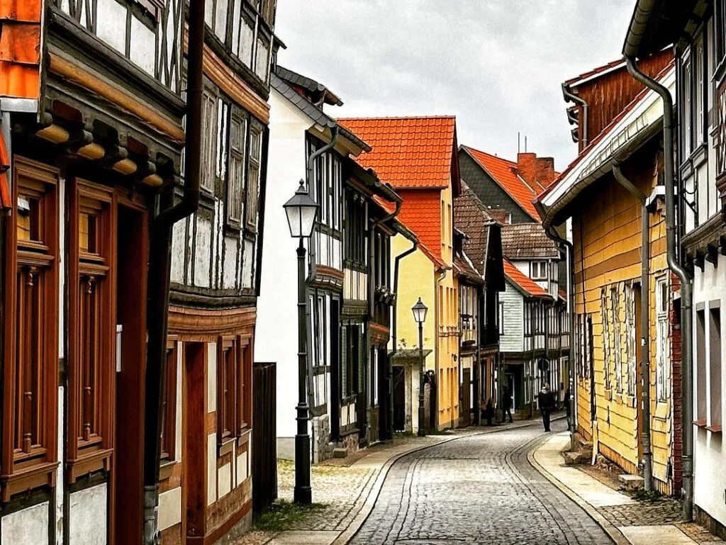 10 pueblos increíbles que ver cerca de Berlín Ayuntamiento gótico Wernigerode escapada invierno