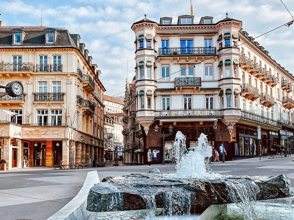 Baden-Baden Selva Negra con sus elegantes edificios termales y jardines
