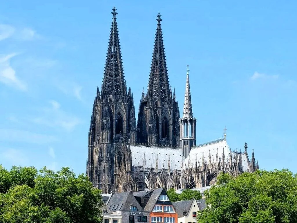 344245766 627448712577953 3886999123087854393 N.webp 01 1024x768