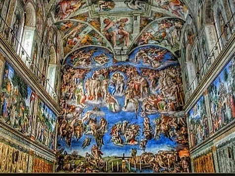 Detalle del techo de la Capilla Sixtina con La Creación de Adán