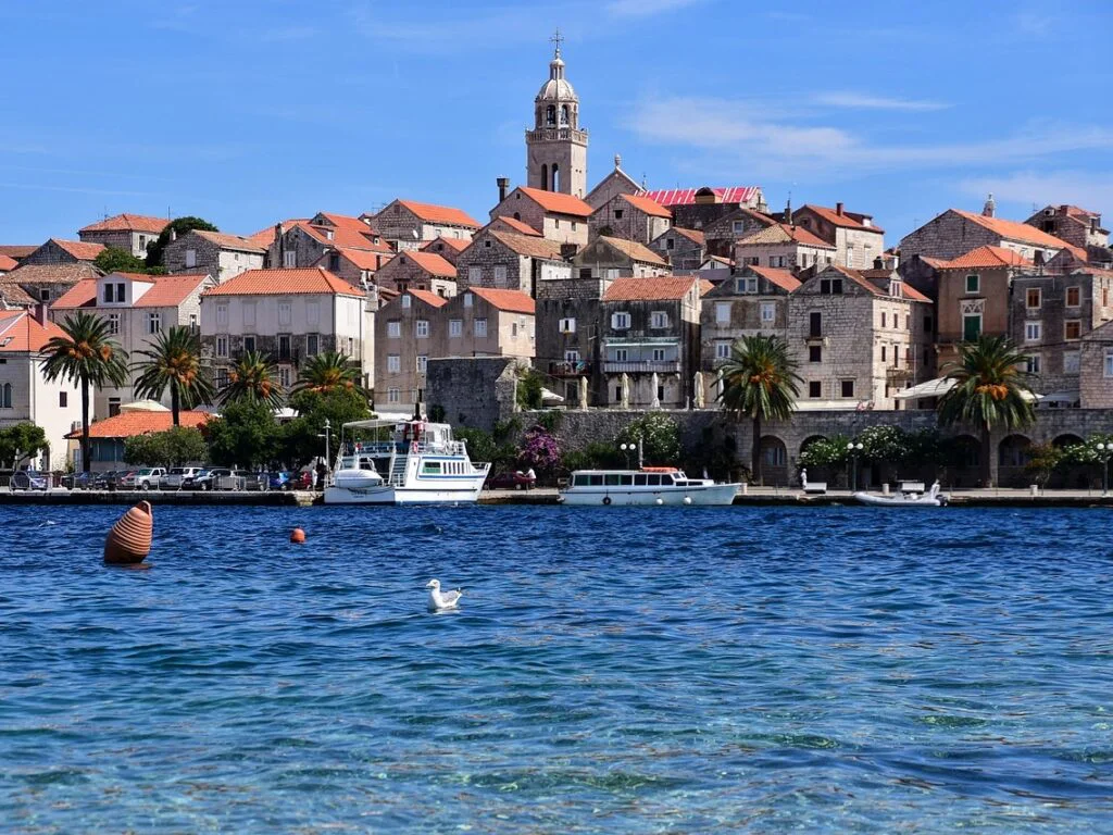 Los 10 pueblos más bonitos de Croacia que ver en 2026 - Guía completa con mapa y consejos Casco antiguo amurallado de Korčula, Croacia