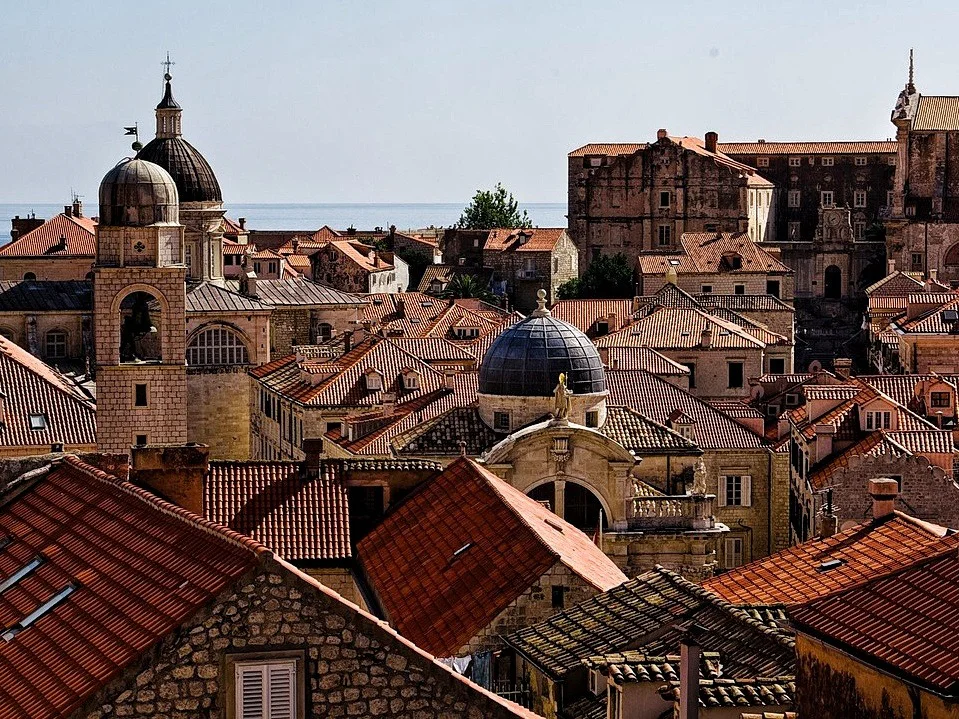 Los 10 pueblos más bonitos de Croacia que ver en 2026 - Guía completa con mapa y consejos Murallas y cascos antiguos de Dubrovnik