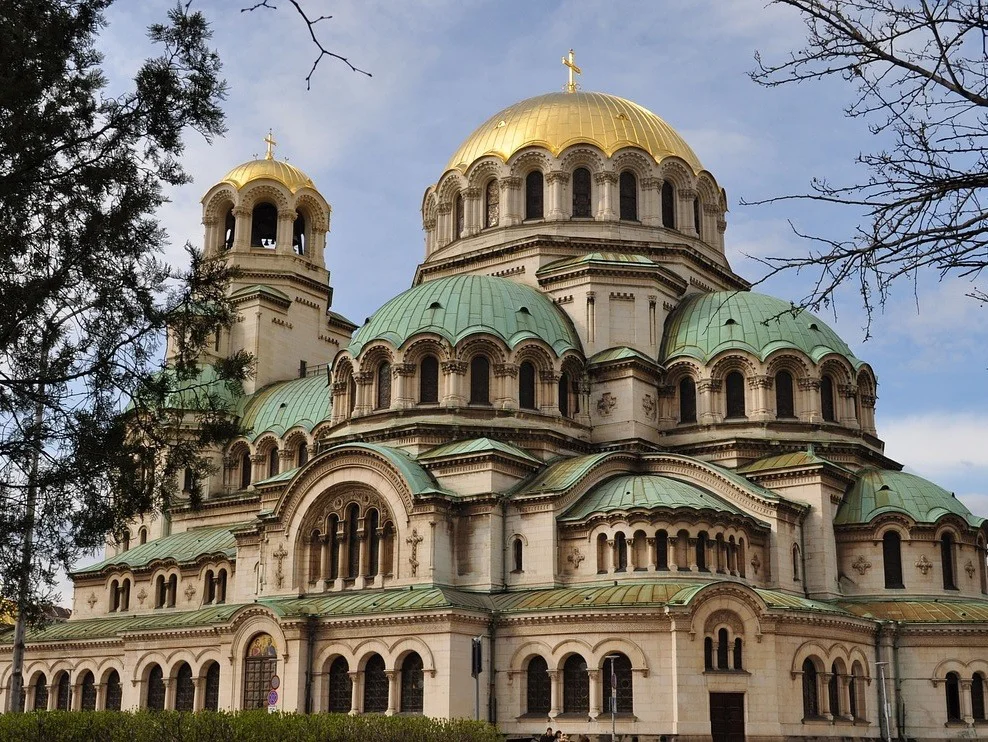 Qué ver en Bulgaria - Vista panorámica de Sofía con la Catedral Alexander Nevski