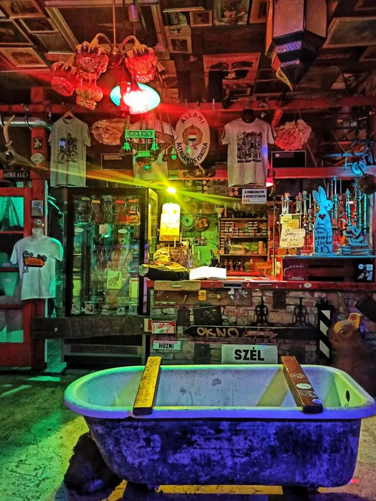 Szimpla Kert Bar En Ruinas 768x1024