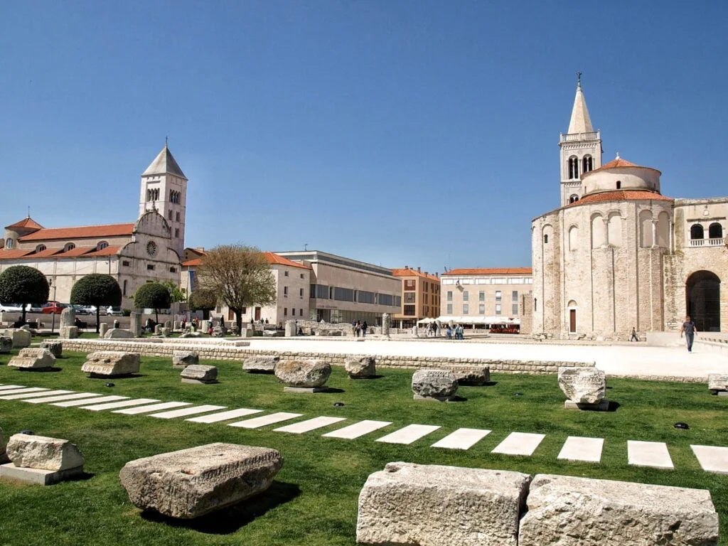 Los 10 pueblos más bonitos de Croacia que ver en 2026 - Guía completa con mapa y consejos Órgano Marino y Saludo al Sol en Zadar, Croacia