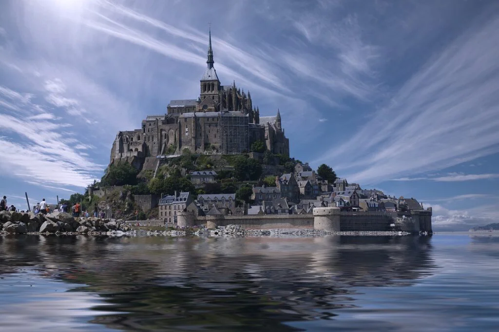 Los 10 lugares más famosos que ver en Francia Mont Saint-Michel abadía medieval marea