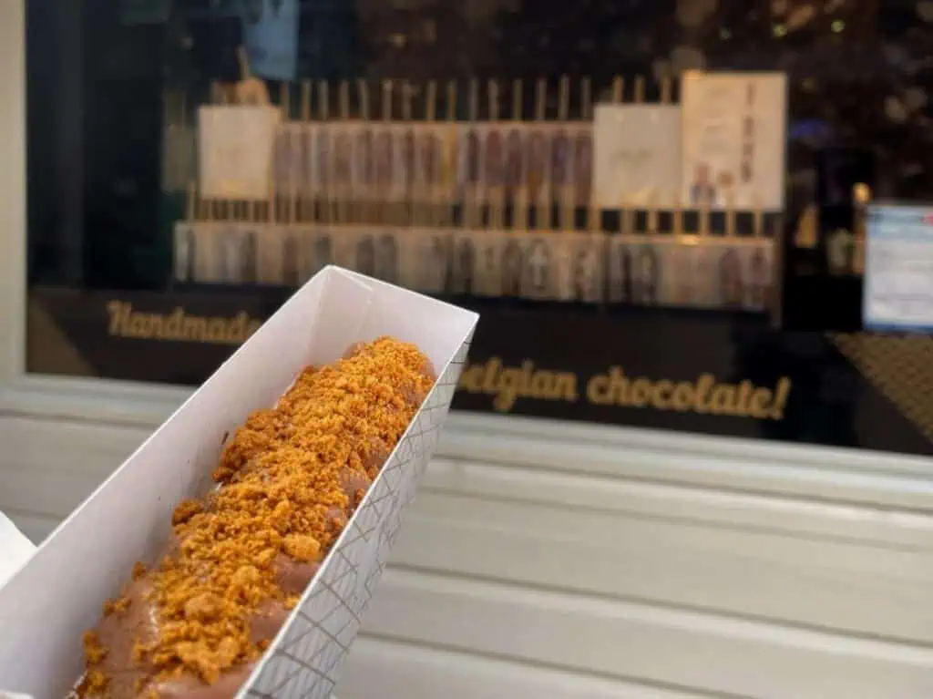 Gofre belga en Go.Fre con toppings de fruta y chocolate