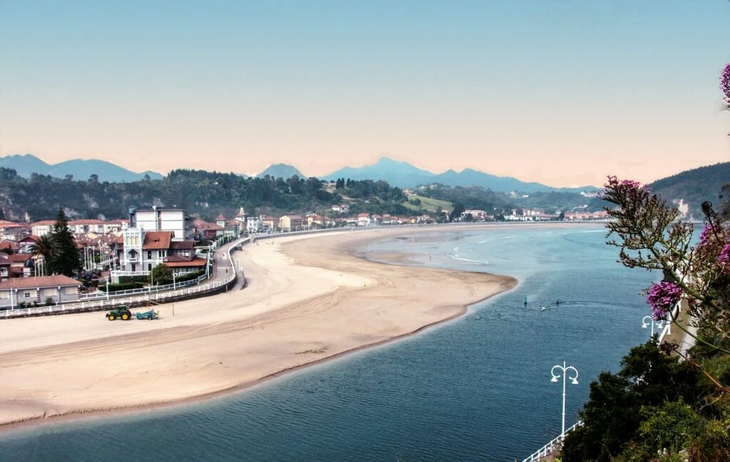 7 pueblos asturianos cerca de Llanes que te van a enamorar Ribadesella 1024x648